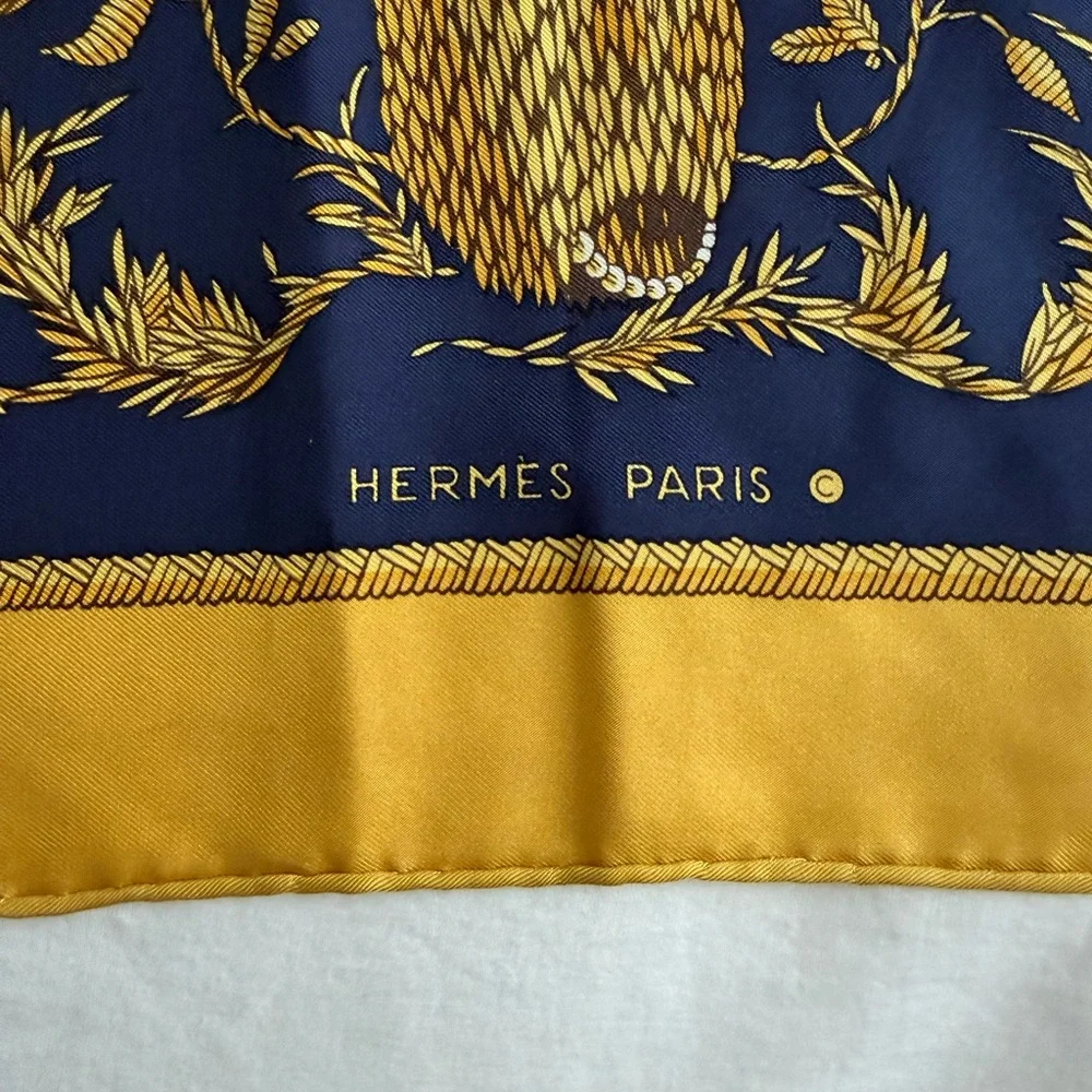 1977 HERMES VINTAGE QUEENS SILVER JUBILEE SILK SCARF - Picture 3 of 12